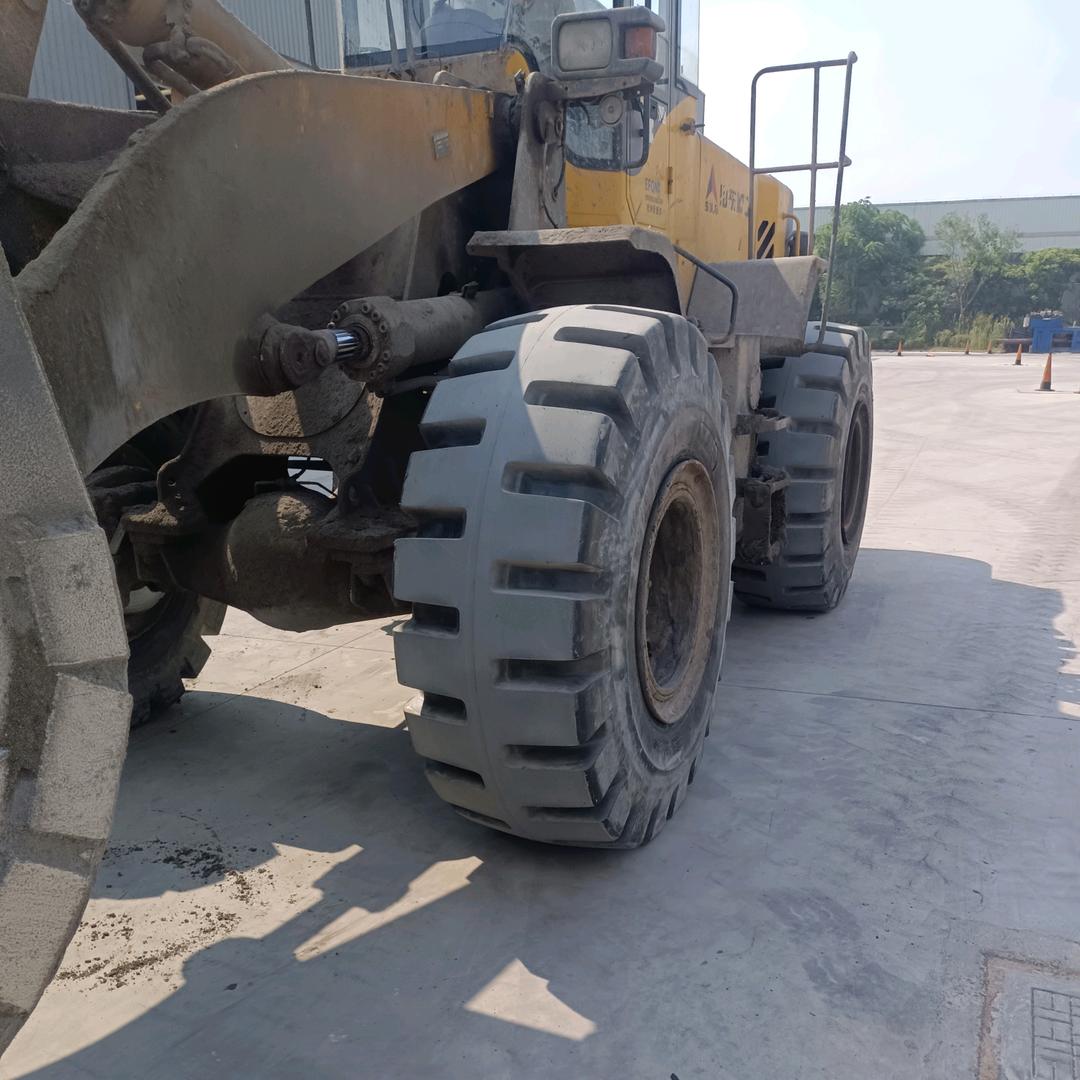 老四流动补大铲车轮胎