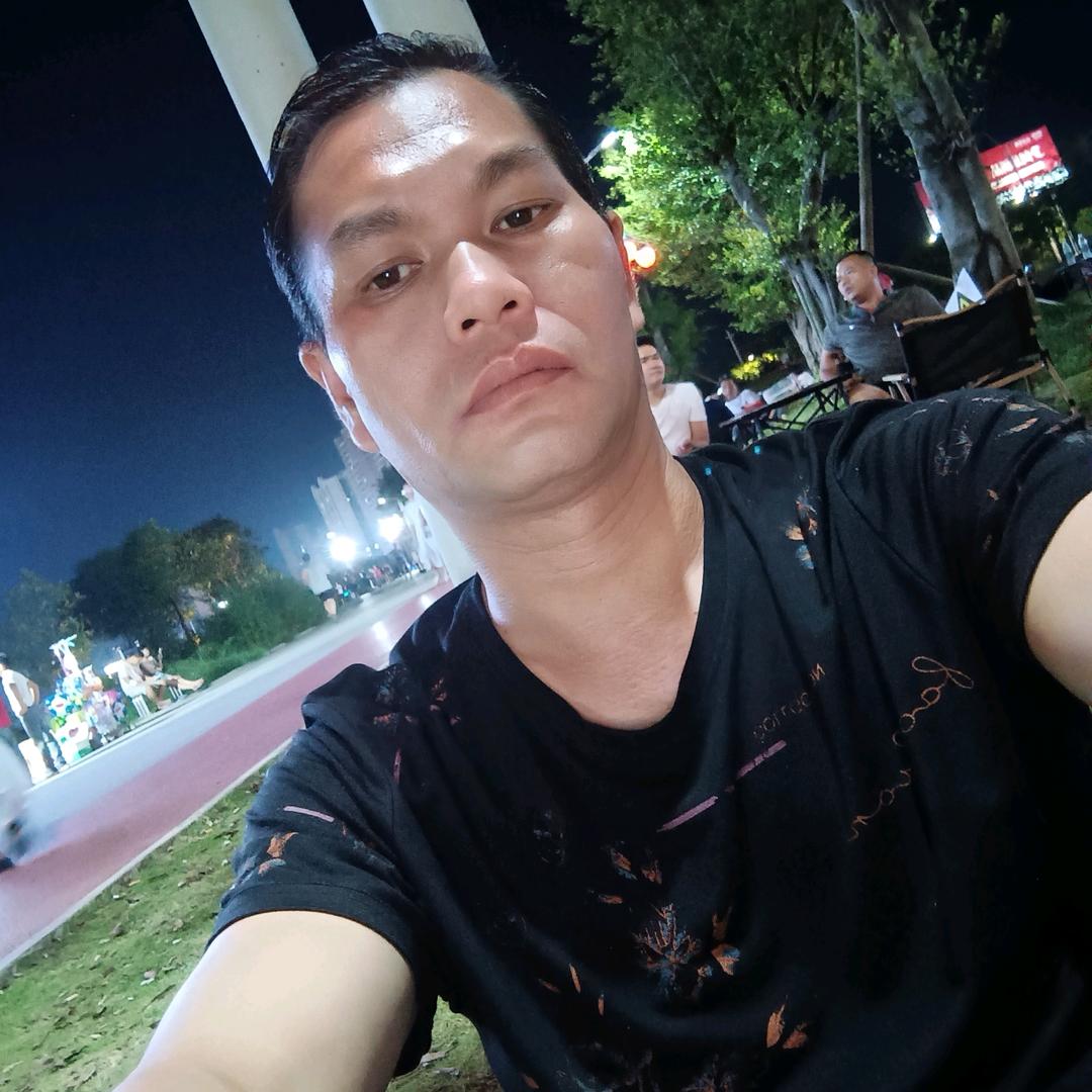 @🌴华威🍇(๑•̀⌄•́๑)૭