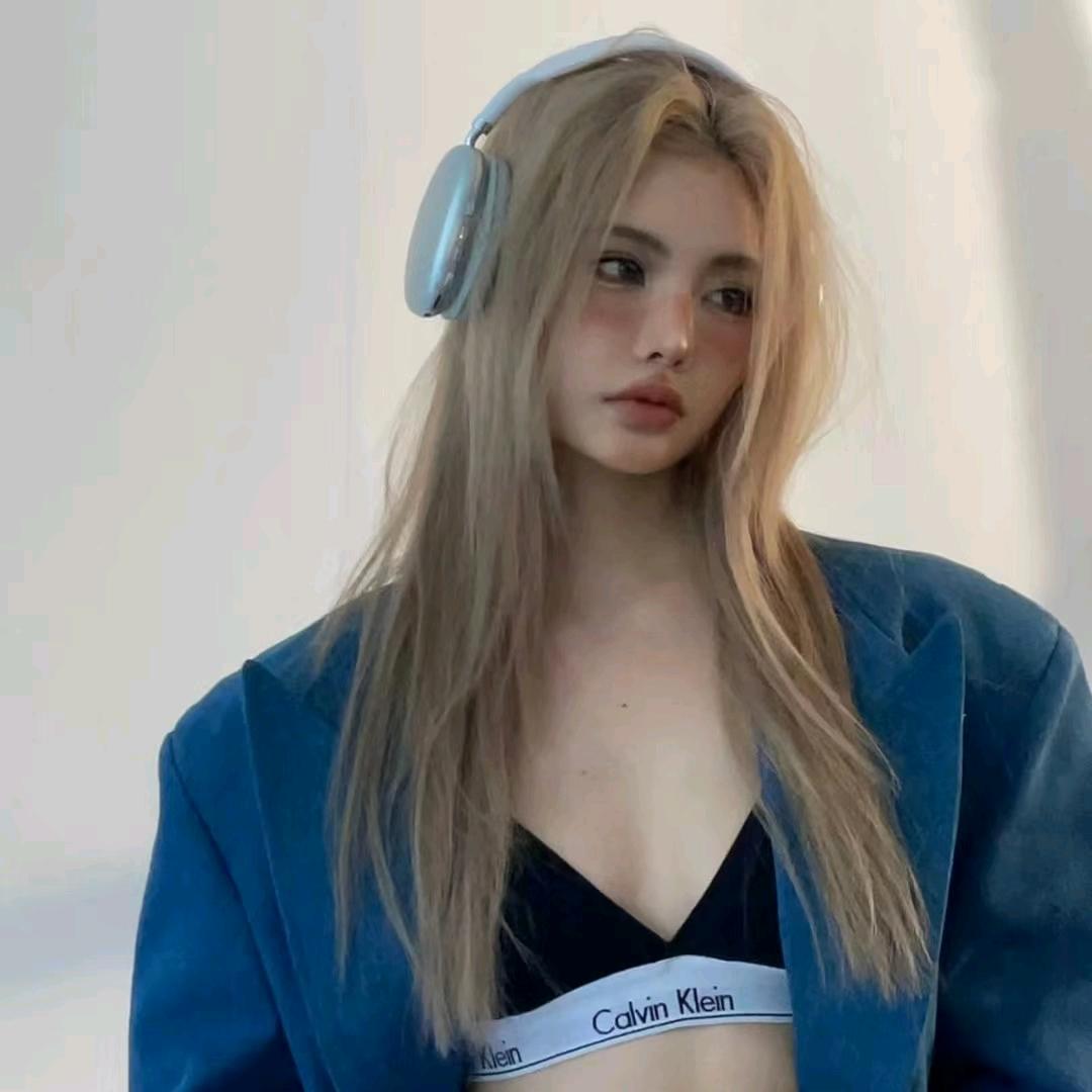 J.🌸