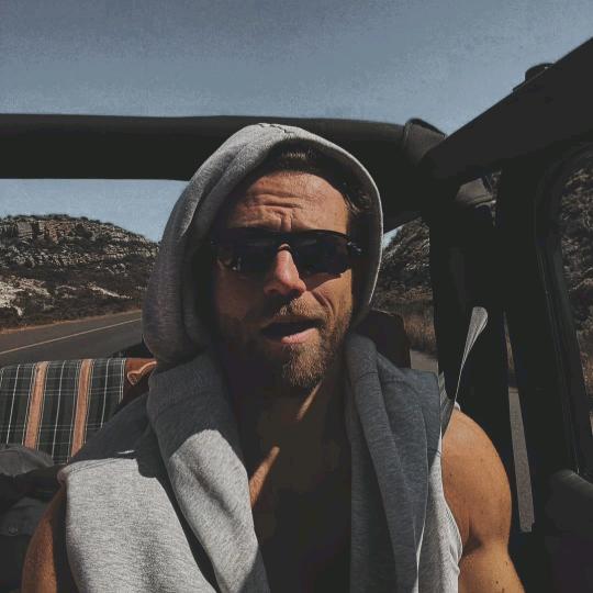 X👣