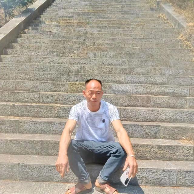 常年卖牛买牛石建