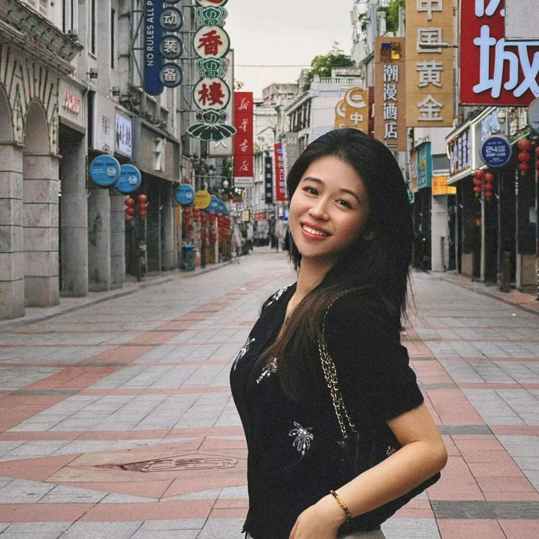 哩哩哩的莉