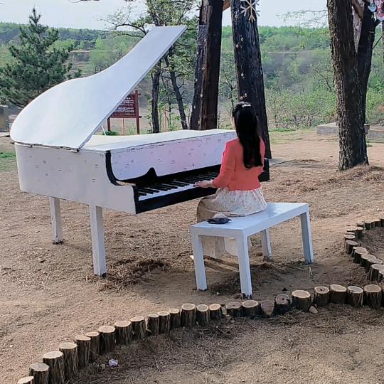 散发出成熟的美感