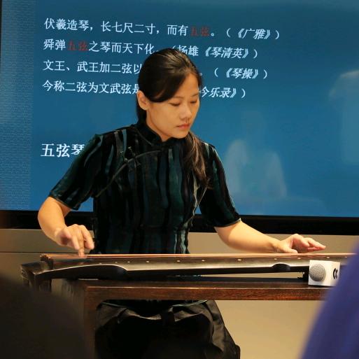 曹源的古琴室