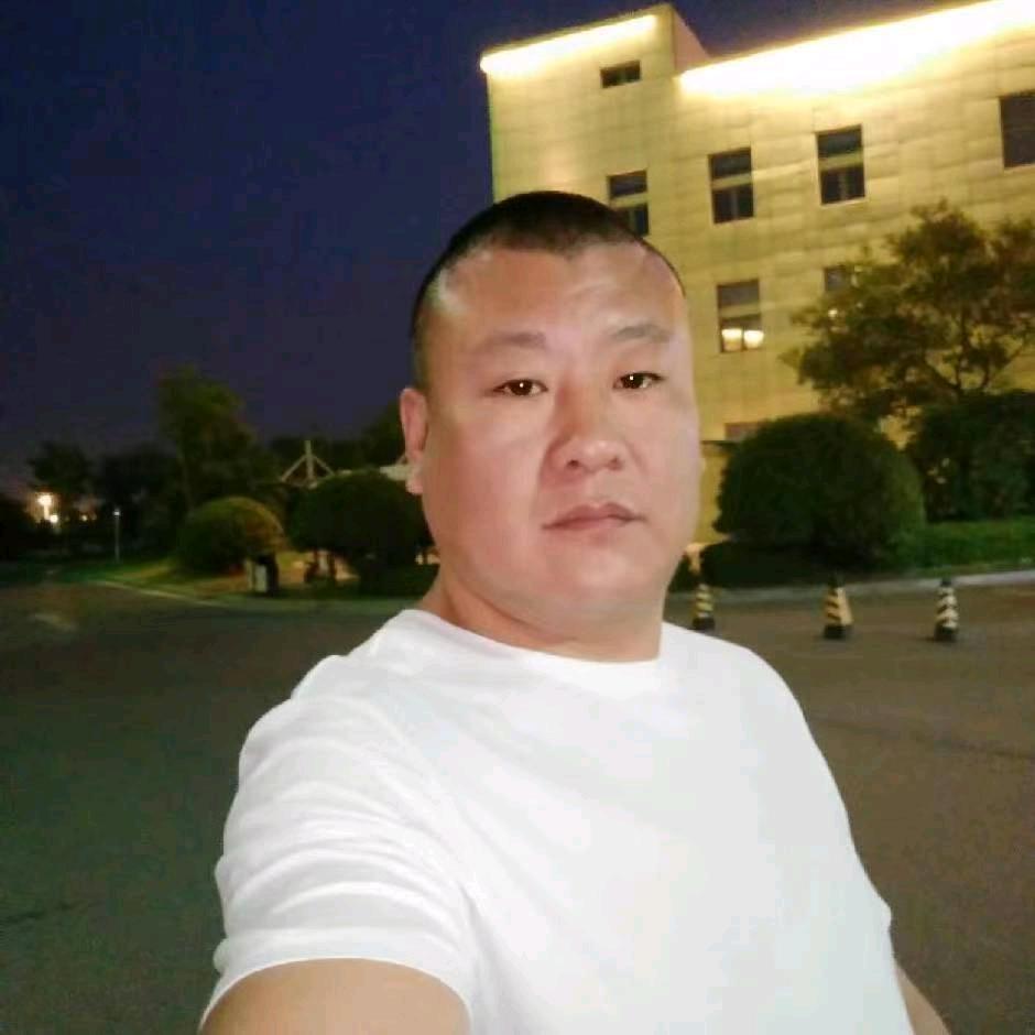 aq|｡･㉨･)っ♡　喜欢你♪