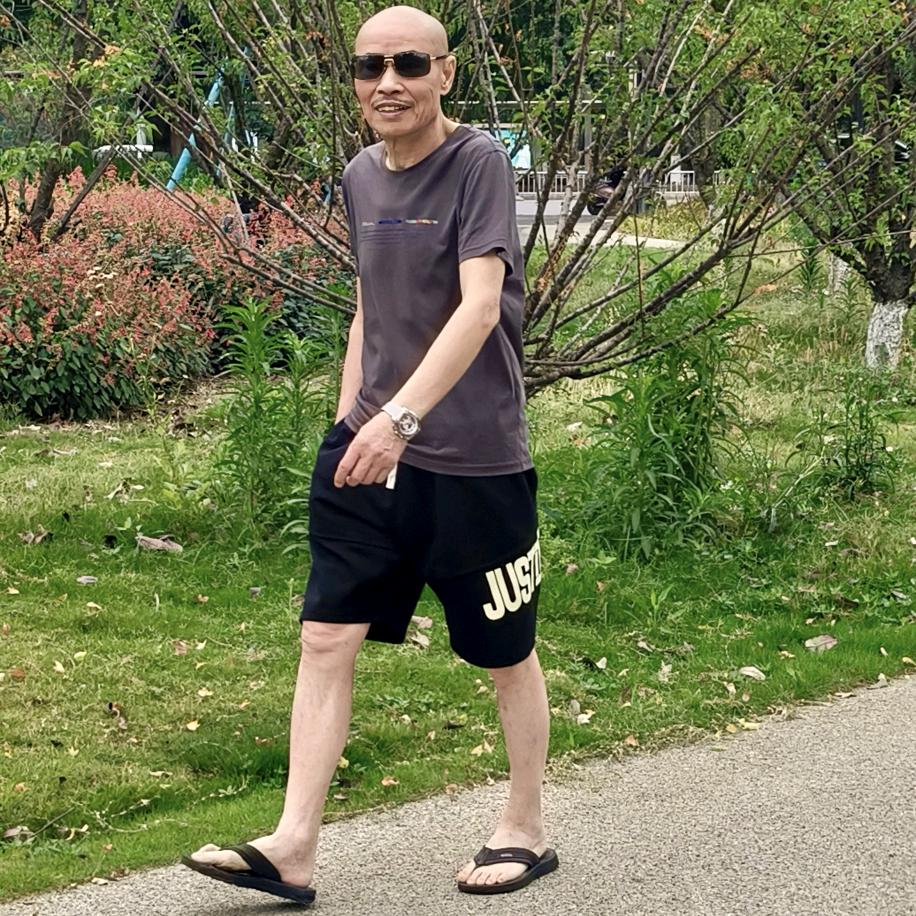 过路，打个招呼。
