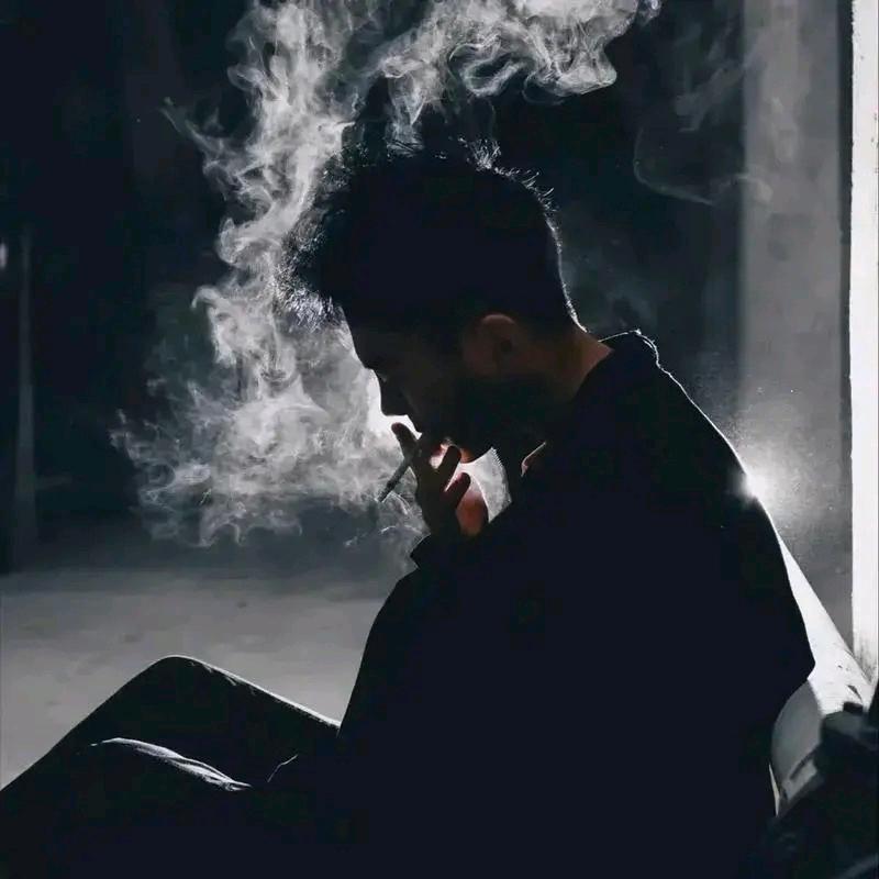 半明半暗半支烟