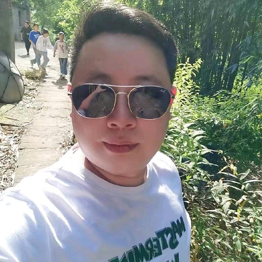 被情伤过的三哥