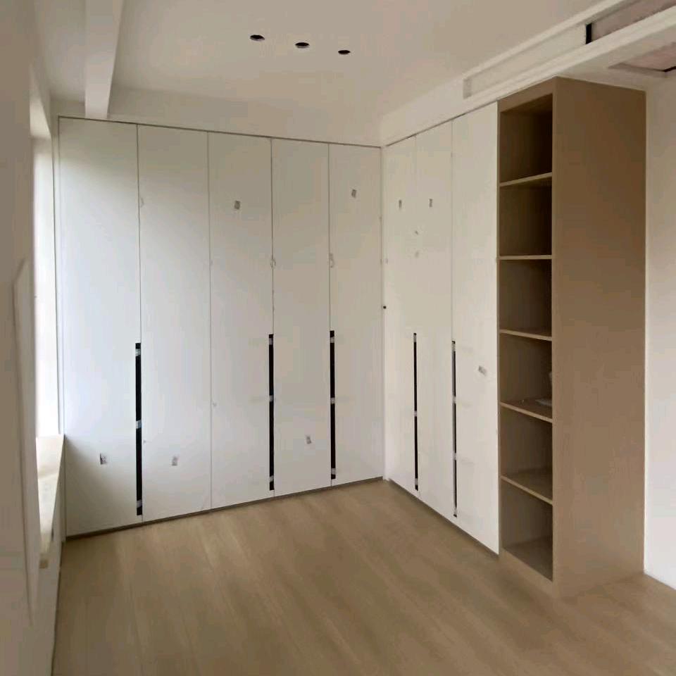 卖柜子的小姐姐