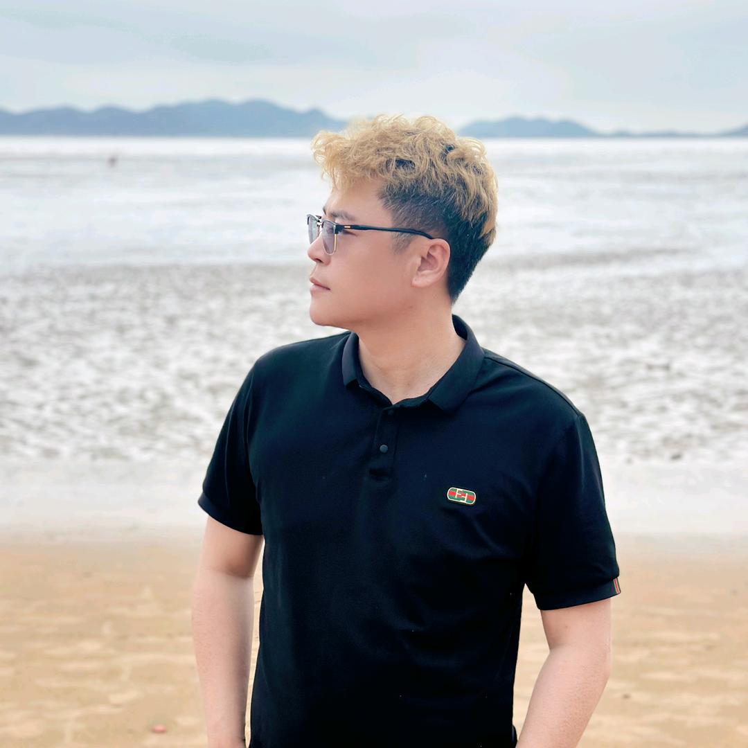 王歌【王总】