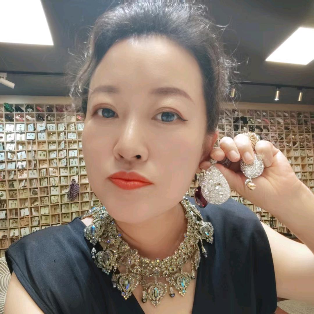 疯狂的莉萨中古首饰