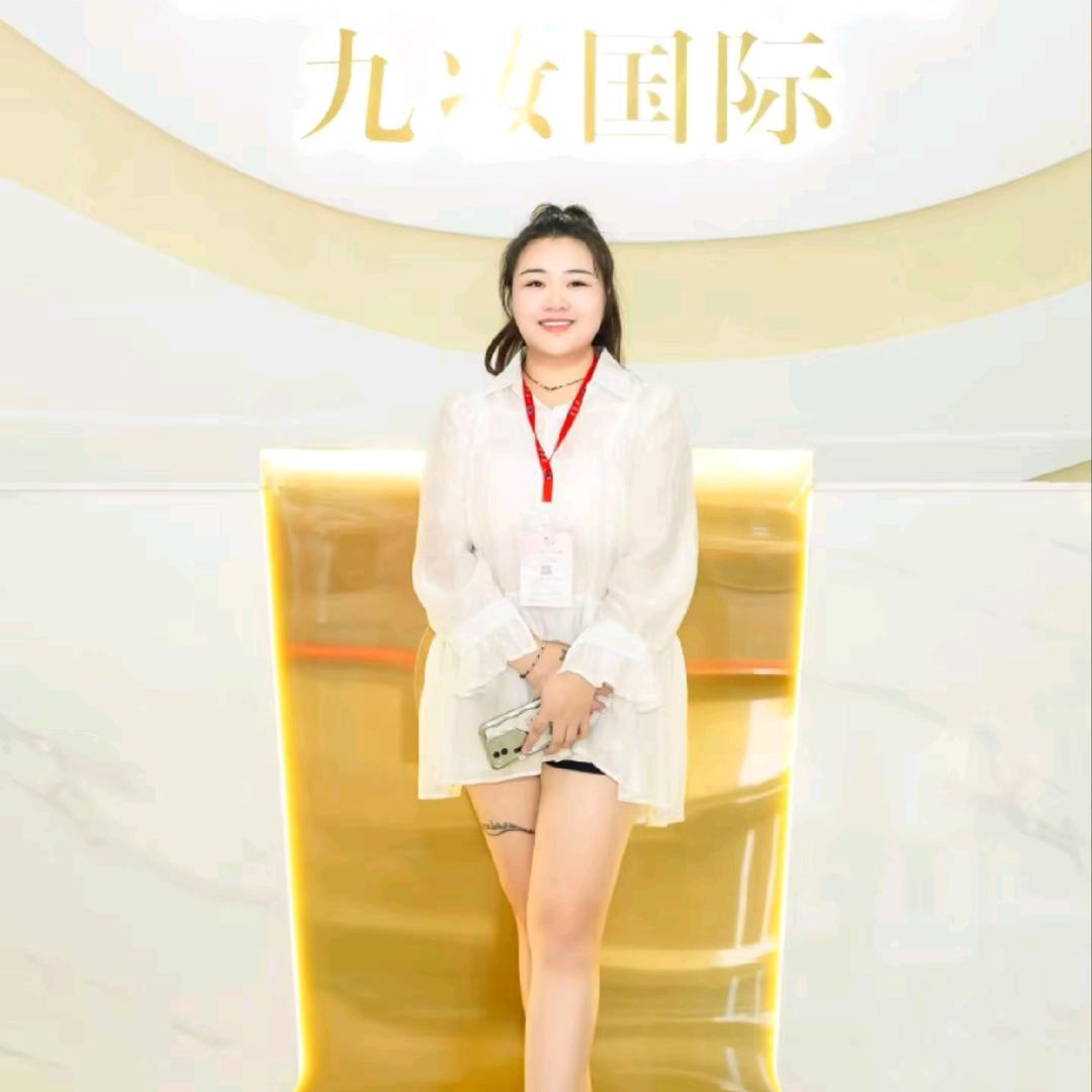 八叶莲华 _李M
