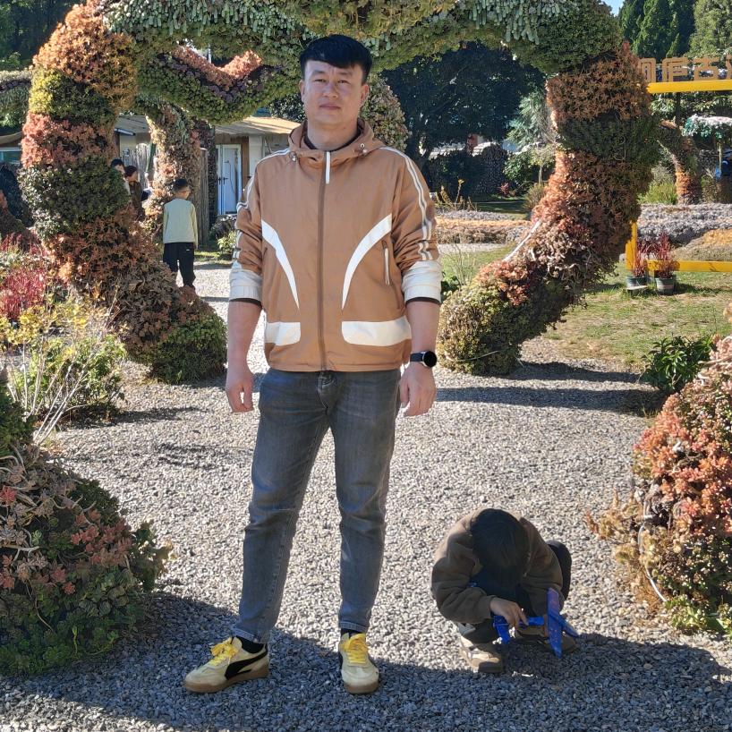 梁师傅  专业贴砖