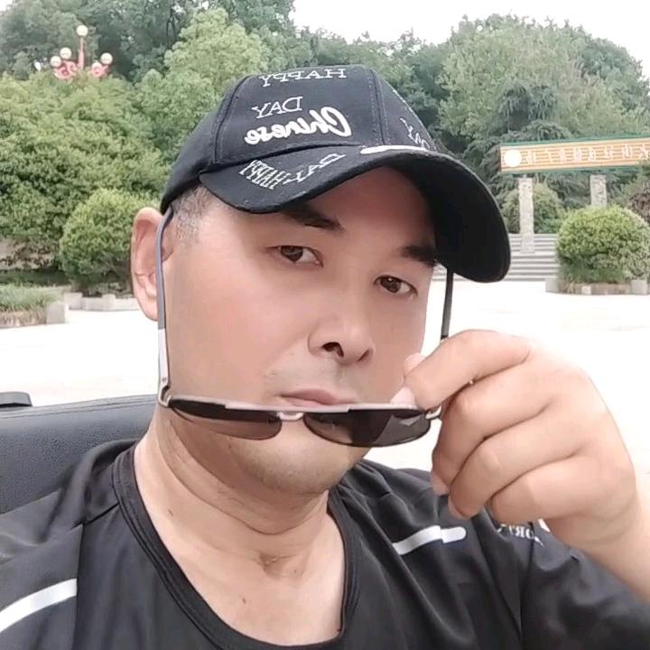 @坚强的秘诀就是麻木