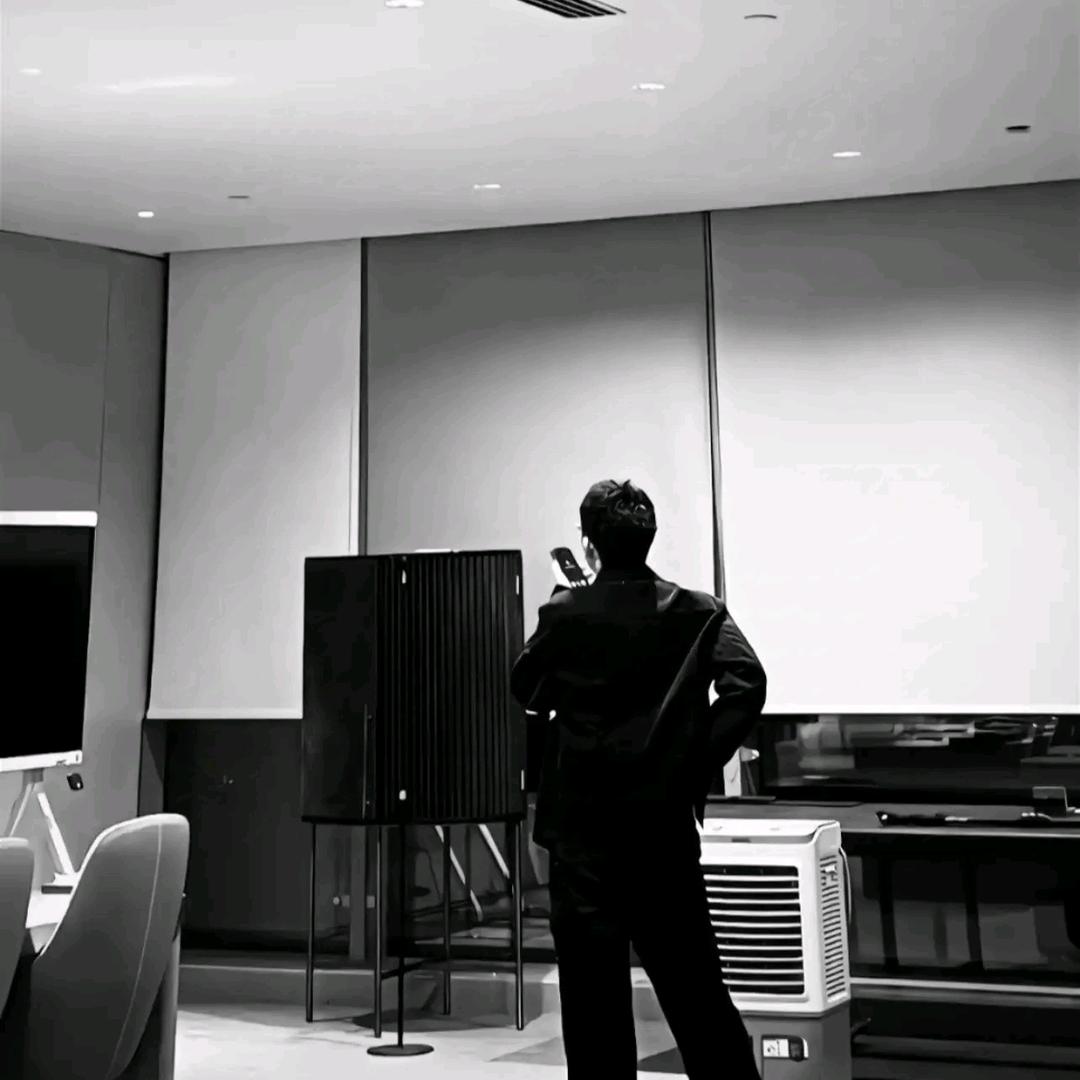 冷艳给谁看（故事全在心里）