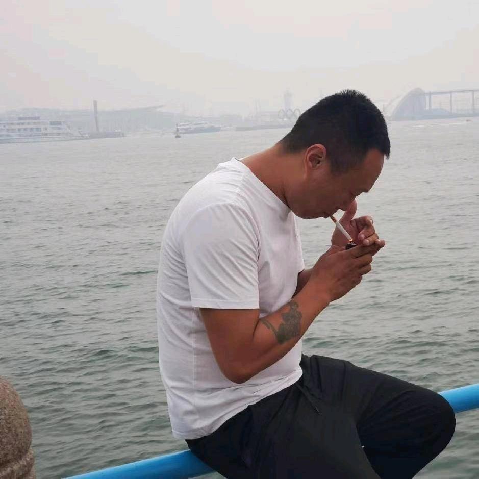 李亮