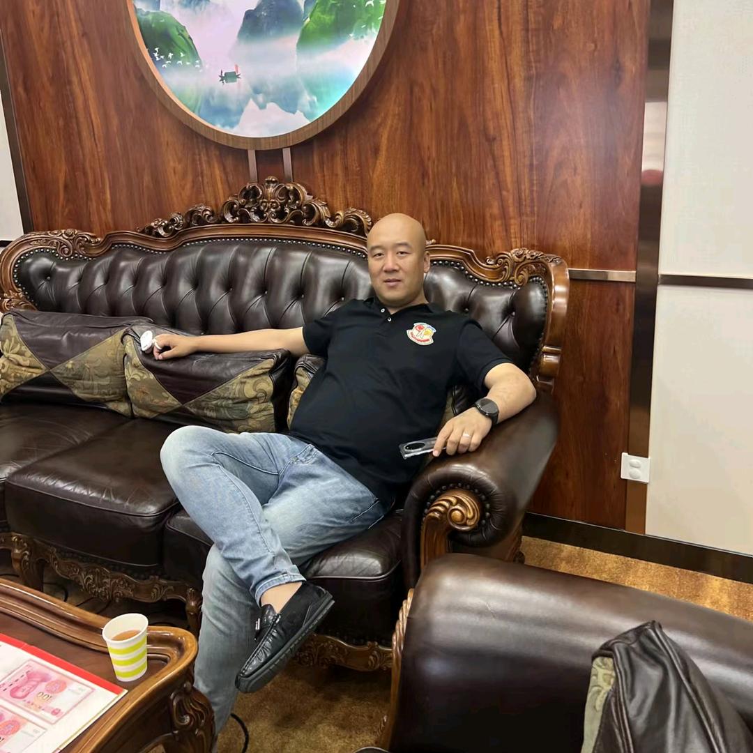 VlP小男人