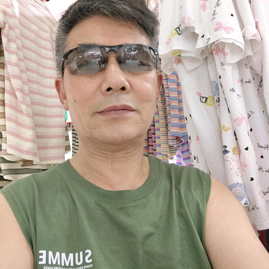 蓝天白云，老邹