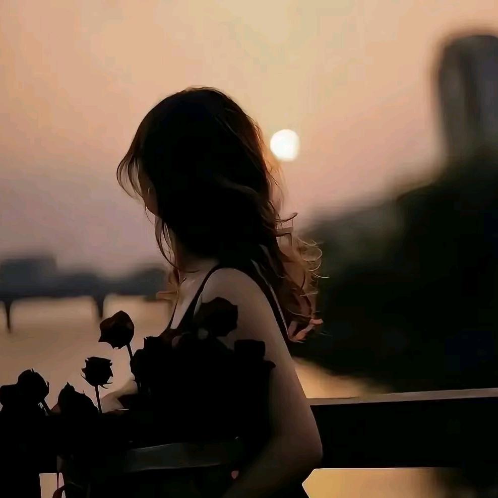 八月