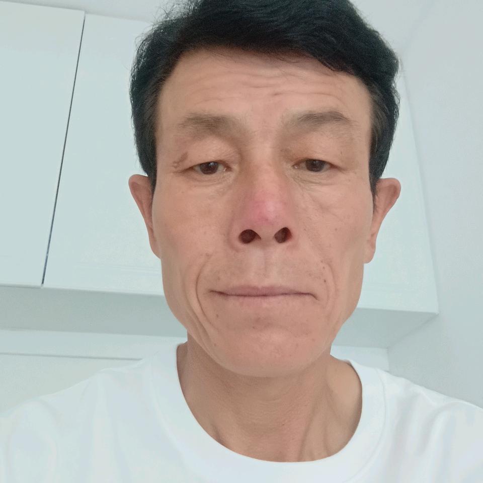 看人潮涌动，叹人心难懂。