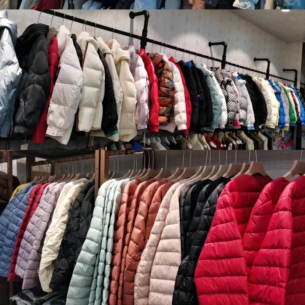 胡庄时尚羽绒服皮草工厂店