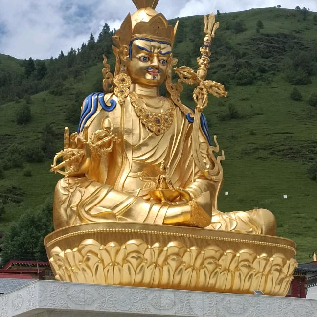 雪域男儿    《 བོད 》
