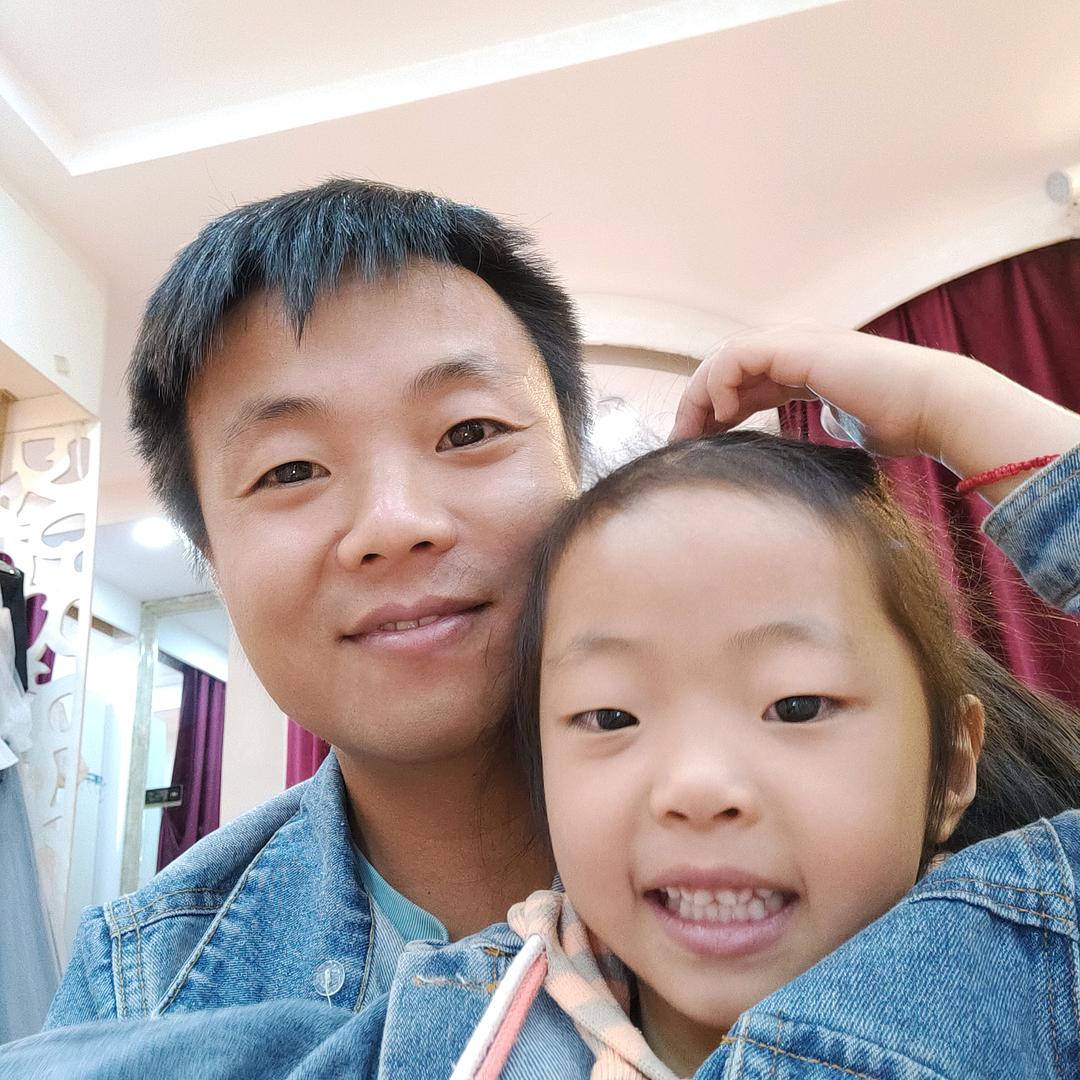 雅彤爸爸（建筑木工）