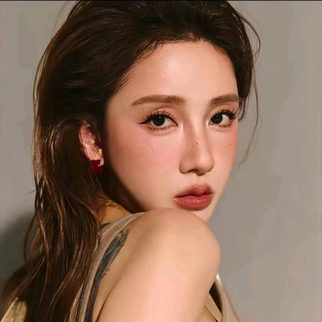 何荷Haley品质穿搭