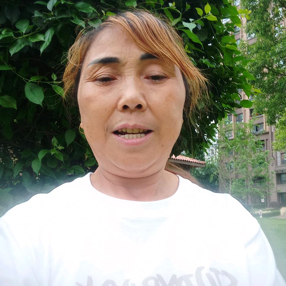 何姐