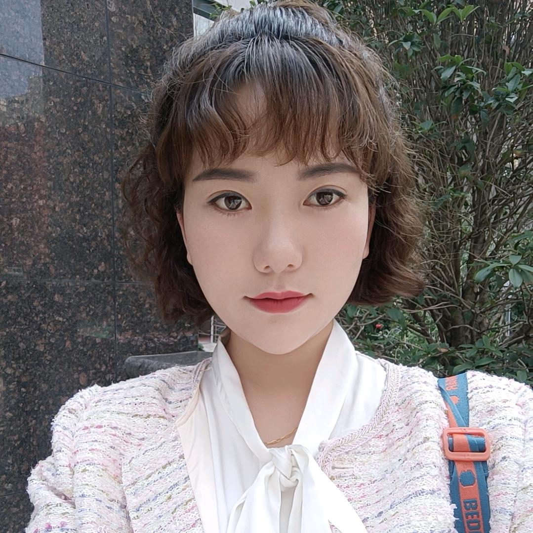汪  小  婧