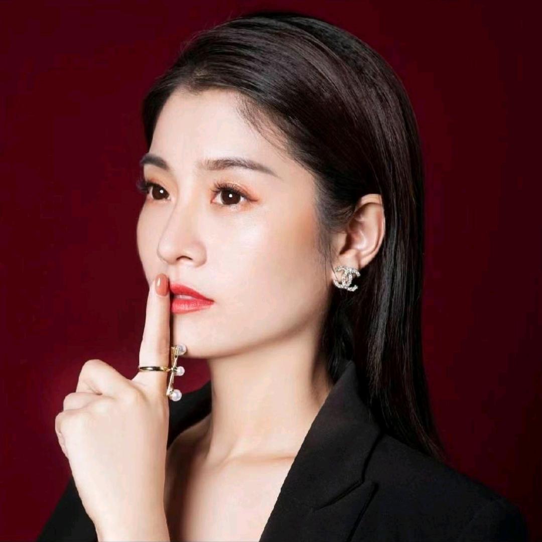 海莉胜仔官宣之夜盛典