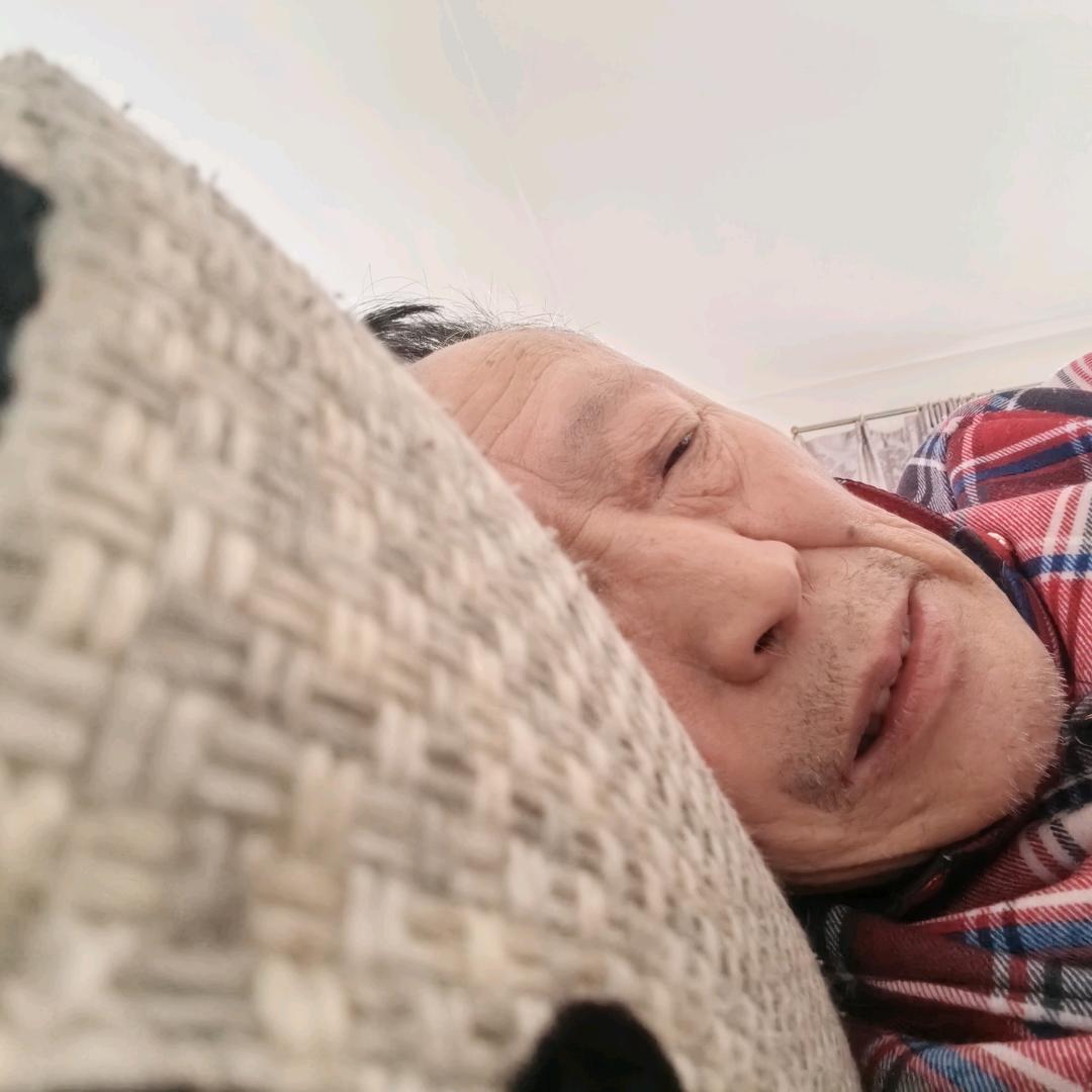 王忠和住在廣電宛智園8棟1602號聯係電