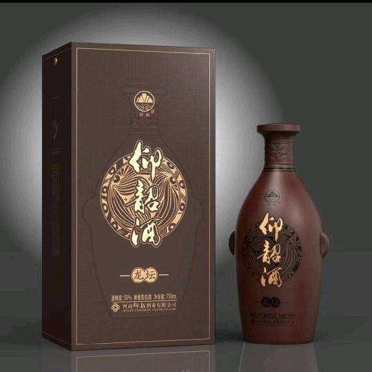 龙的传人喝龙坛