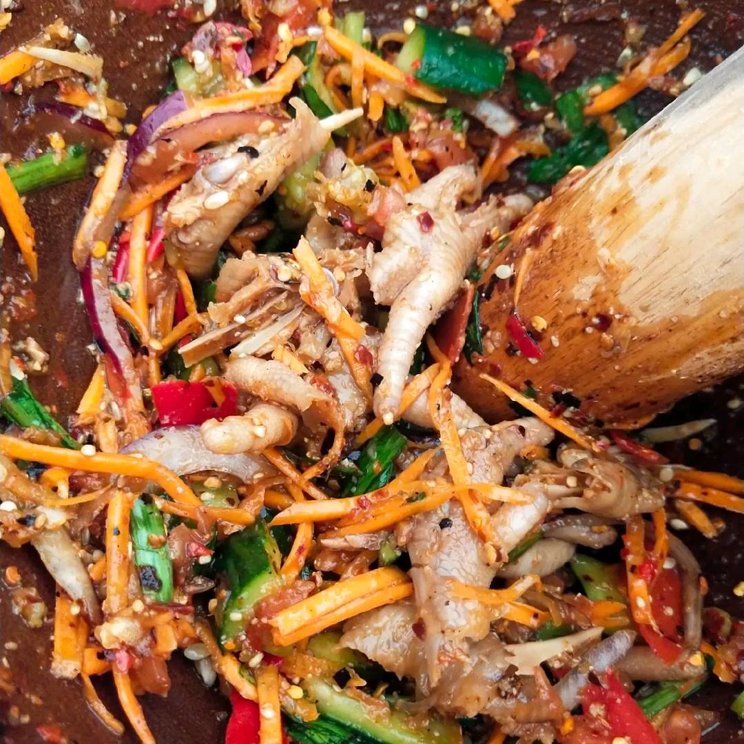 西双版纳岩哥傣味舂鸡脚