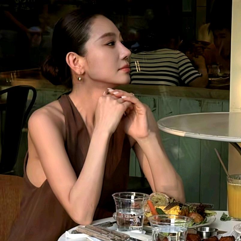 LiLi-李慧儿·轻奢穿搭