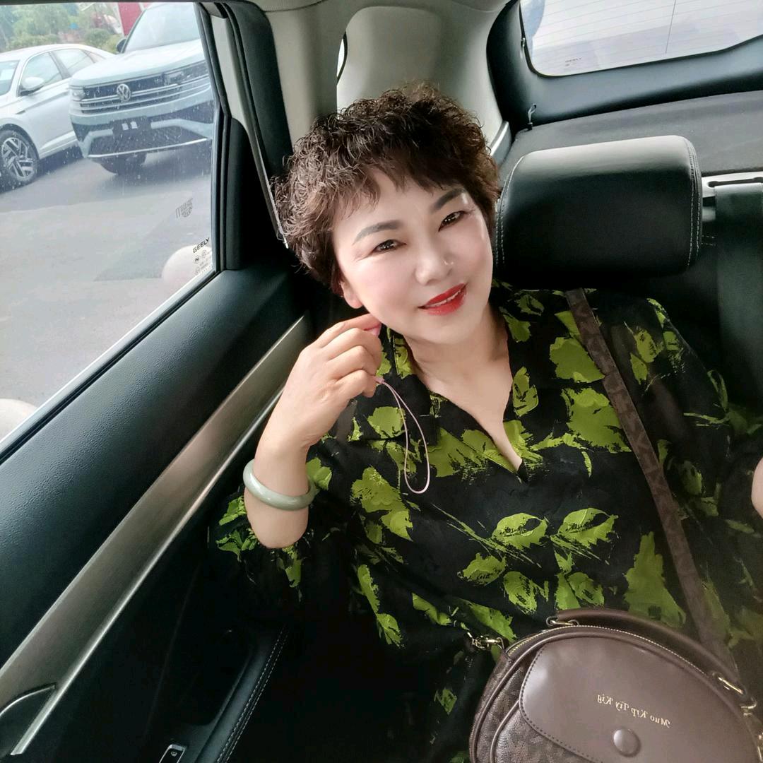 开心六月羊