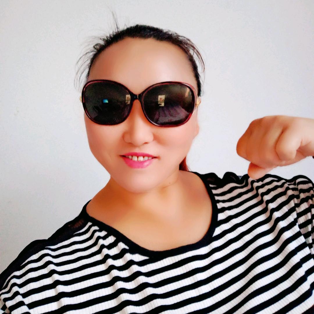 小何