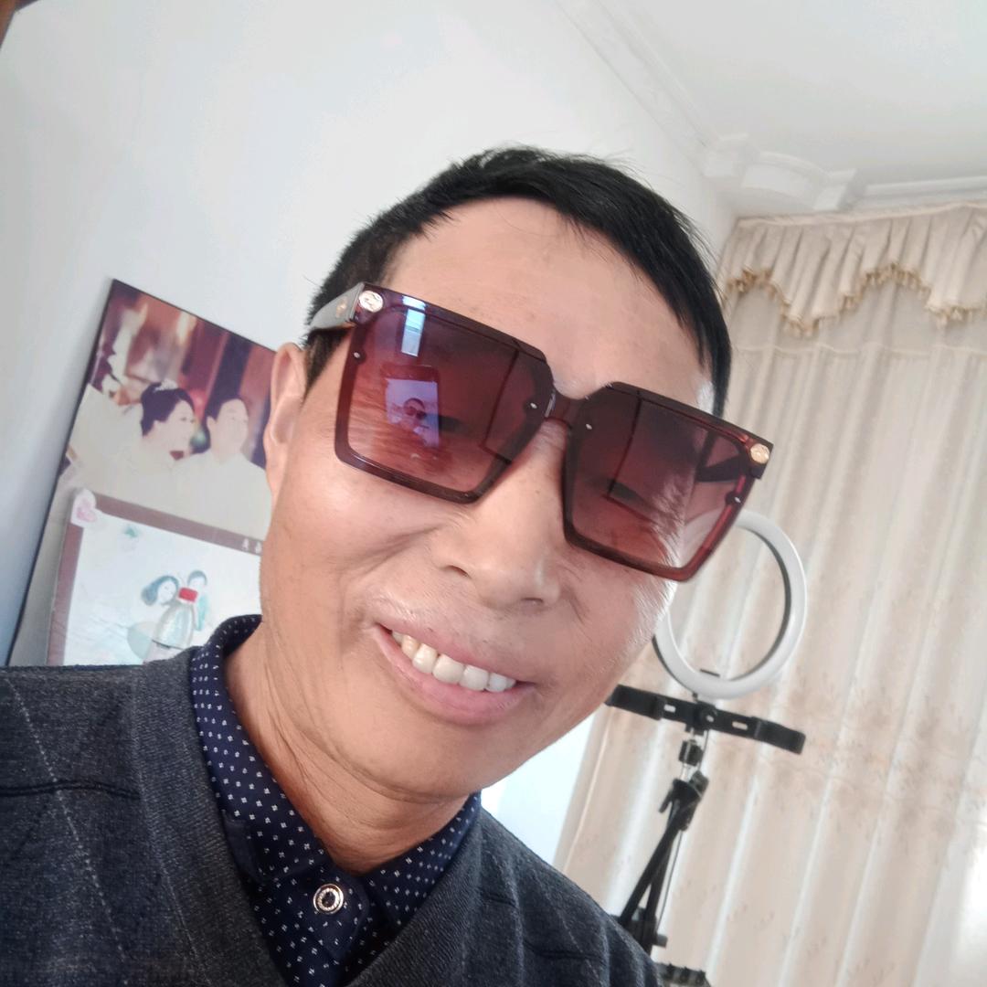 百灵鸟爱唱歌