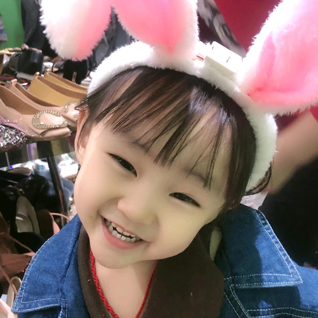 爱臭美的墨墨