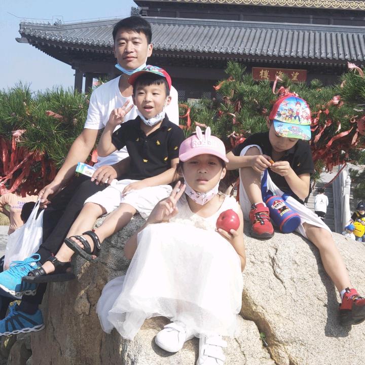 待到山花烂漫时，她在丛中笑