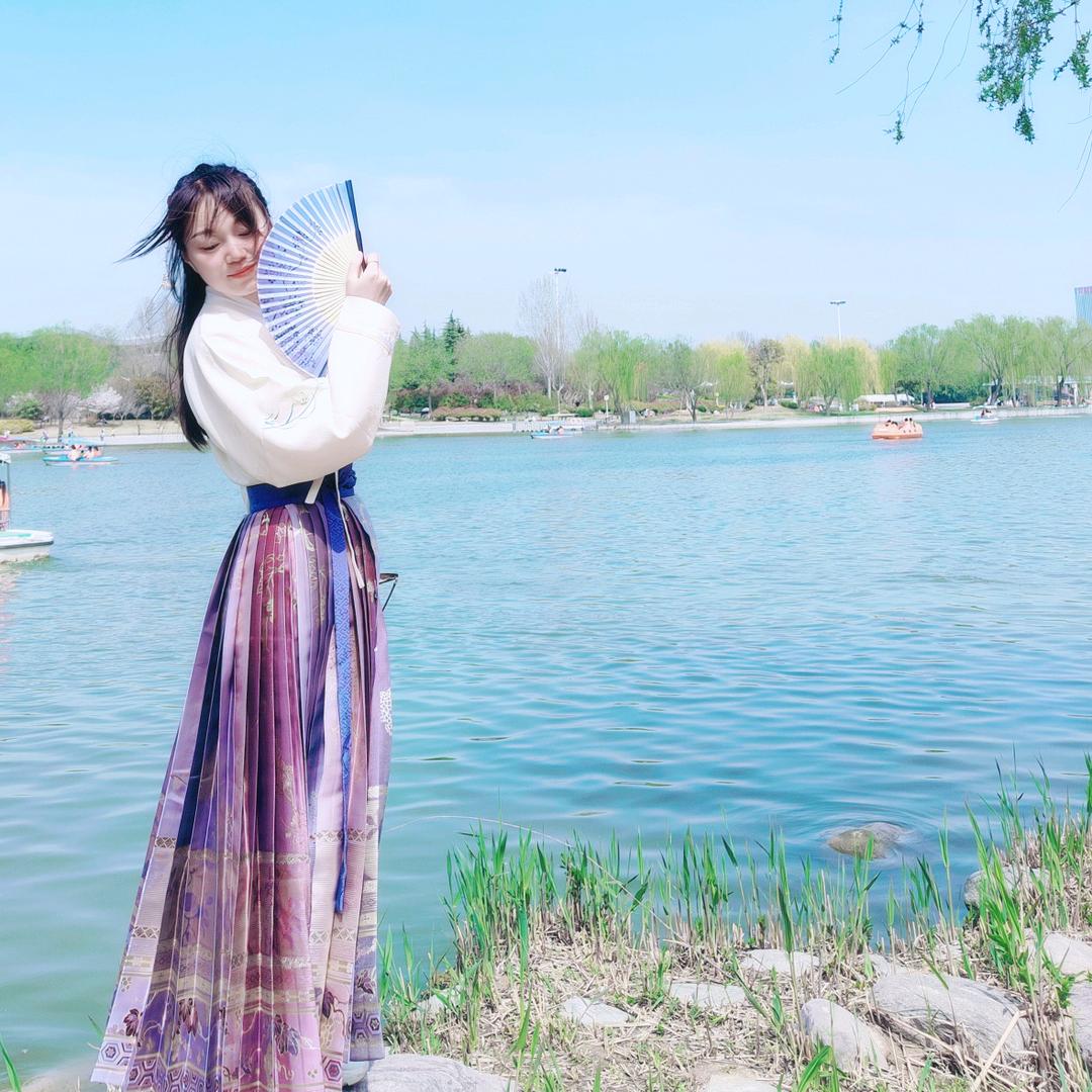 三个男神滴女王吖♛