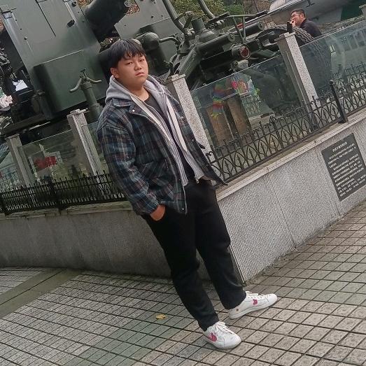 叼起香烟抽寂寞