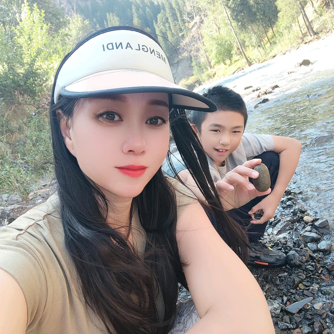 新疆疆山赞自然成熟蜂蜜有机黑蜂蜜