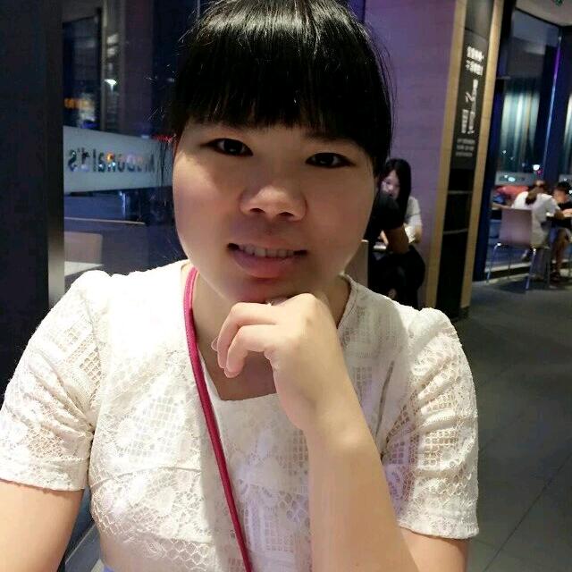 清姐摆地摊卖衣服