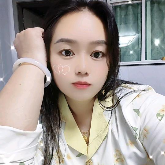 四个孩子的妈妈。