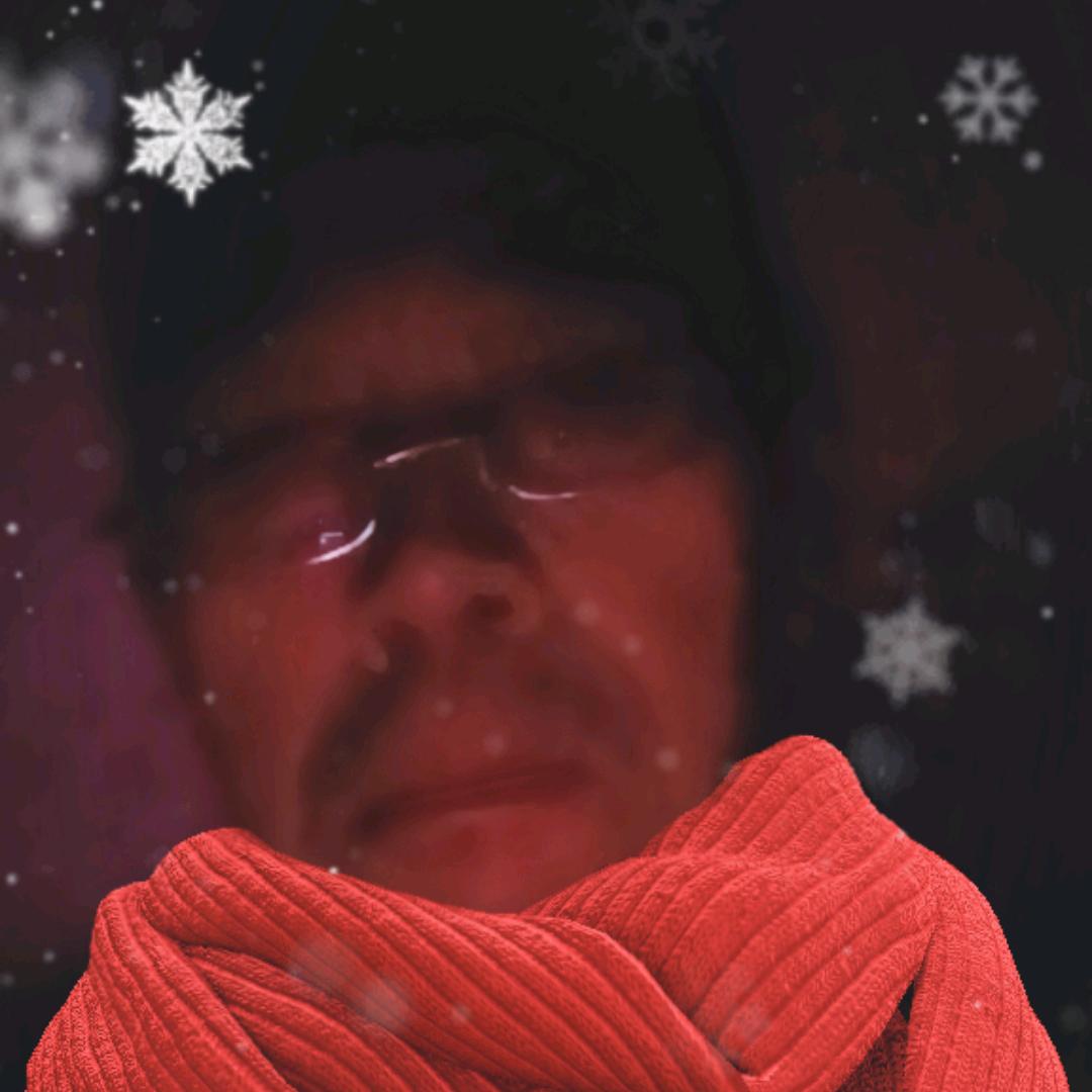 李**
