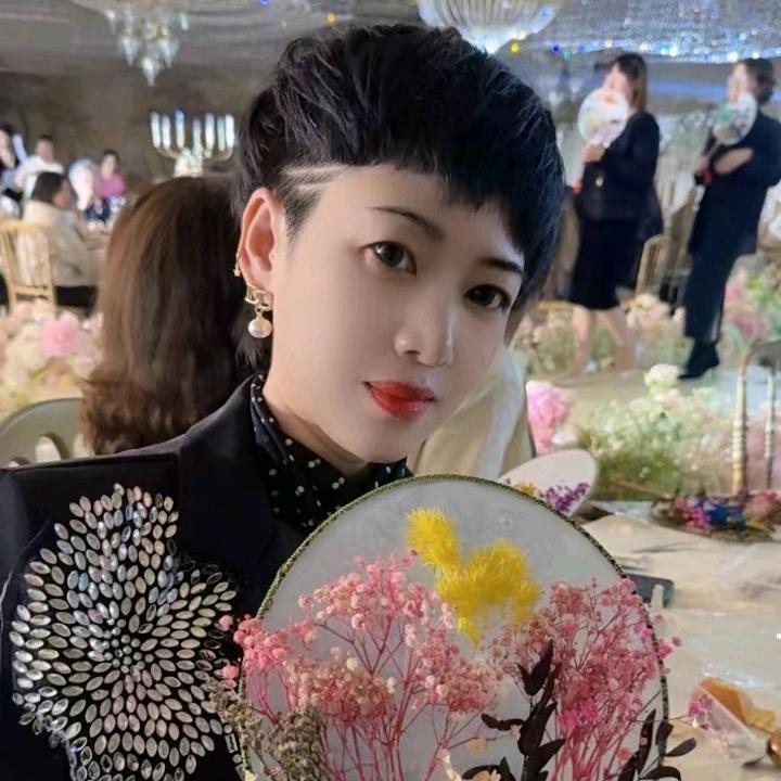 真逗爱唱歌🎤早上9点开播