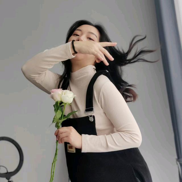 🌹邹小乖☘️有人🦋撑伞🌷