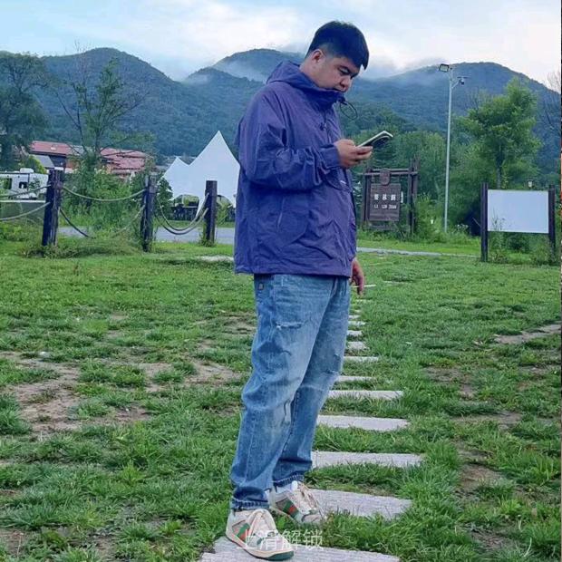《笑对""&人生》$