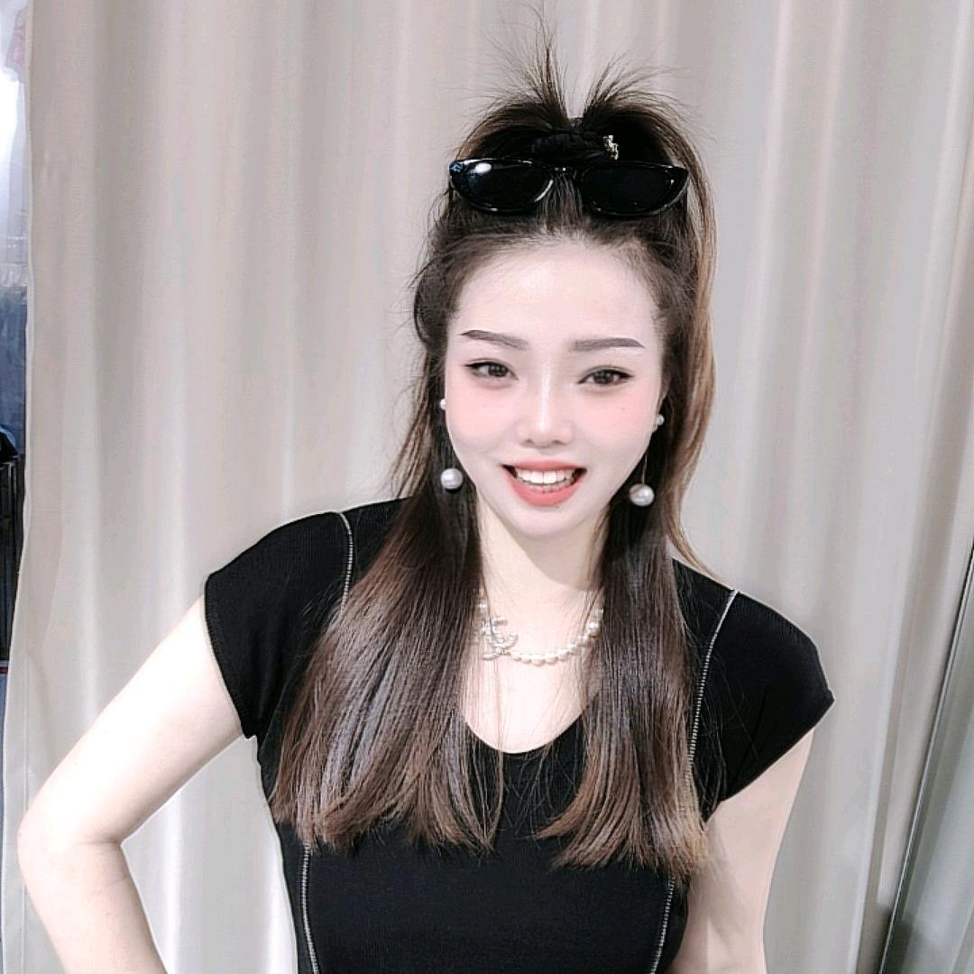 银基三楼女装店